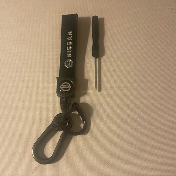 Nissan Logo Key Fob Keychain in Black Leather NWT - Picture 4 of 5